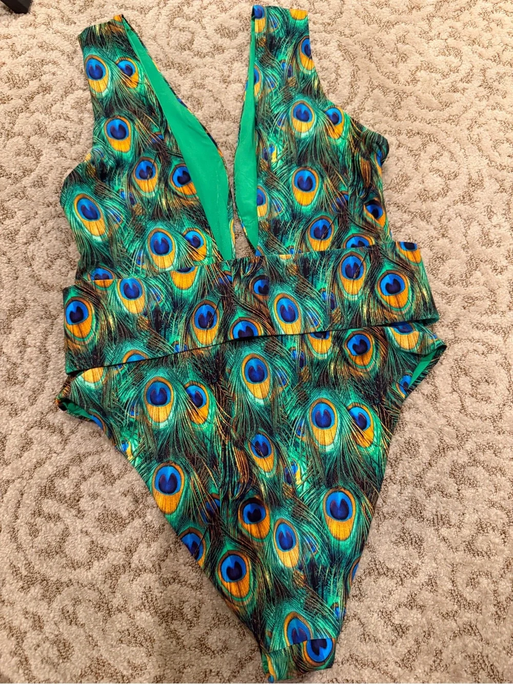 WeWoreWhat eye catching
